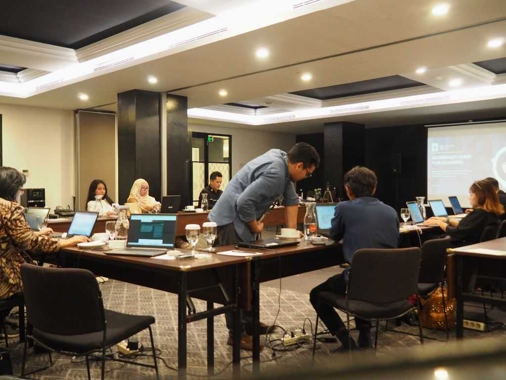 Gallery facilitation_of_sustainability_action_plan_creation_for_the_hotel_and_food_industry