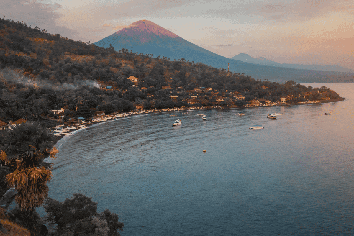 Menggali Permasalahan Gentrifikasi dan Overtourism di Bali Bali