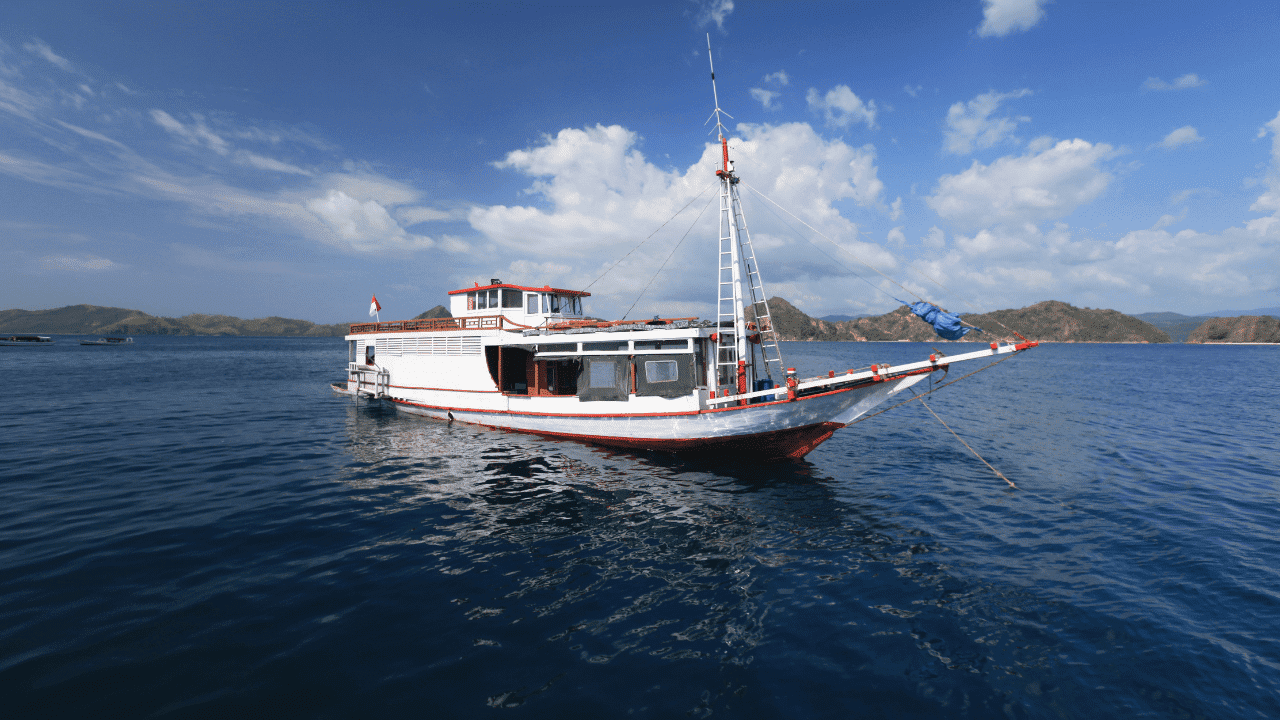 SECO Mid Term Evaluation kapal wisatawan di flores